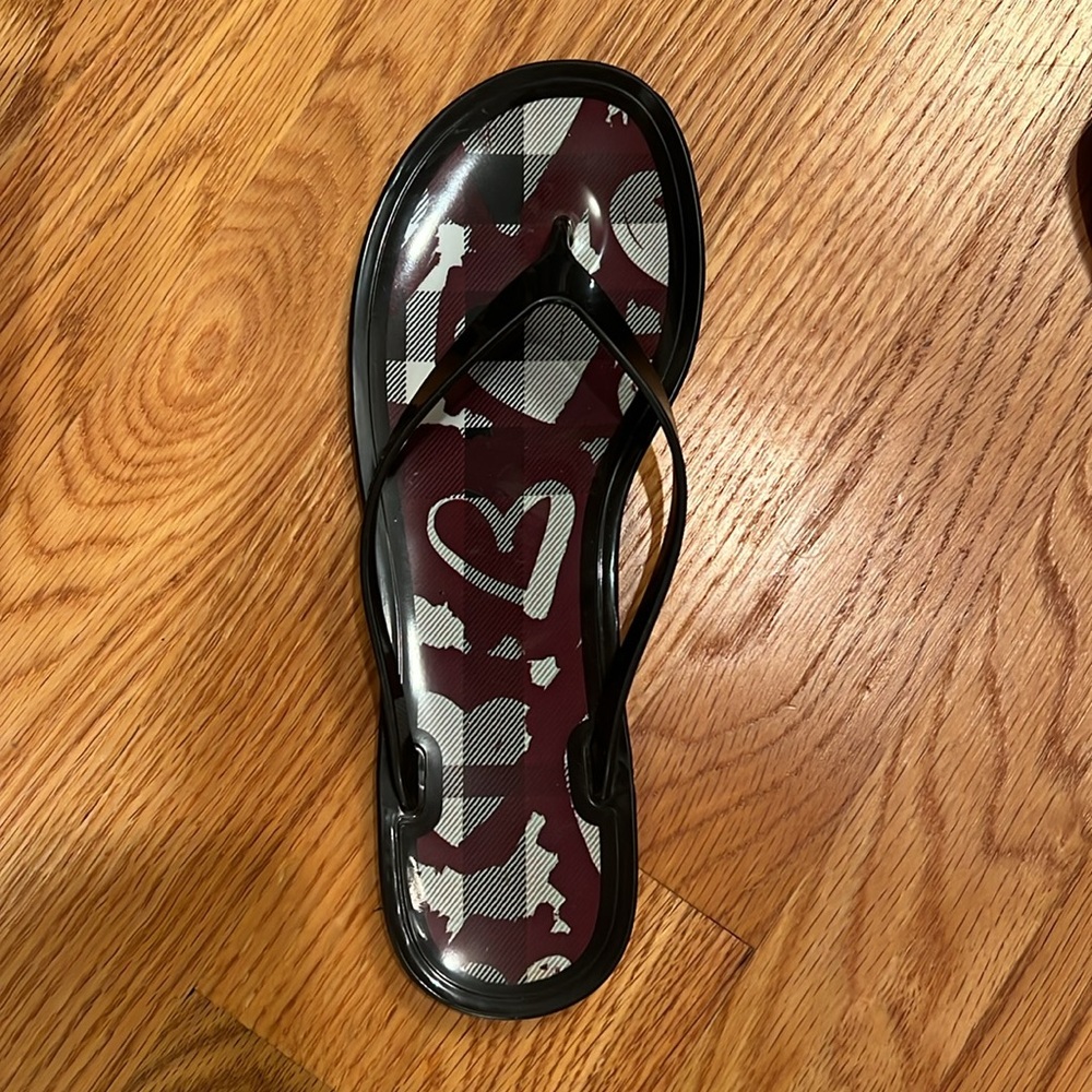 Stylish Black and Red Women's Flip Flops - Picture 3 of 4
